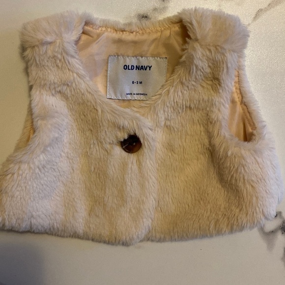 Old Navy Cropped Cream Beige Faux Fur Vest 0-3 months - Picture 1 of 3